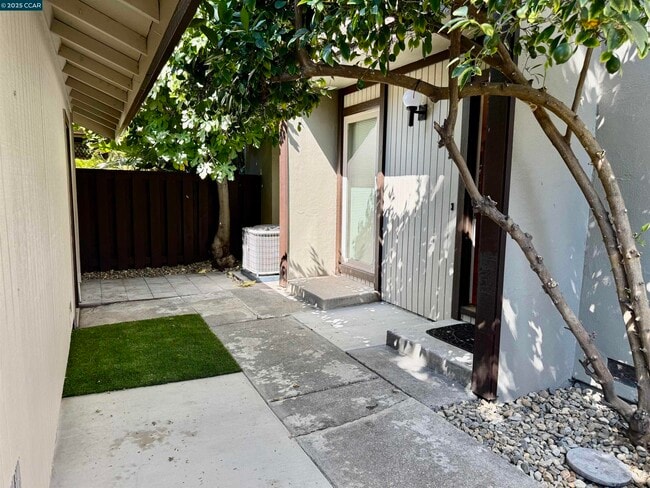 1564 Candelero Dr in Walnut Creek, CA - Building Photo - Building Photo