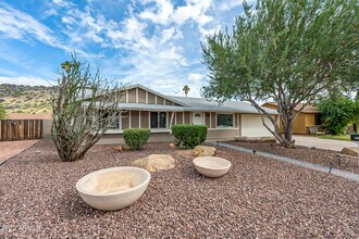 1428 W Joan De Arc Ave in Phoenix, AZ - Building Photo - Building Photo