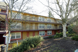 Alder Crest Apartments in Seattle, WA - Building Photo - Building Photo