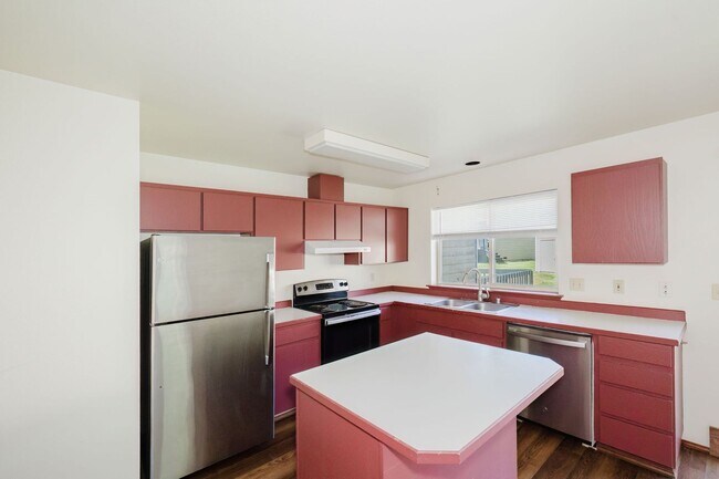 1338 NE Jasmine Ln in Bremerton, WA - Building Photo - Building Photo