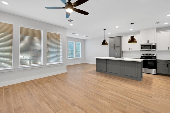 13612 Giovannis Gdn in San Antonio, TX - Building Photo - Building Photo