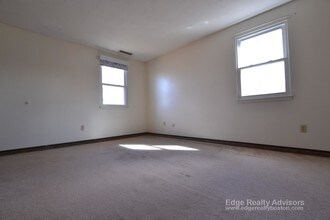 5 General Greene Ave, Unit 6 in Natick, MA - Foto de edificio - Building Photo