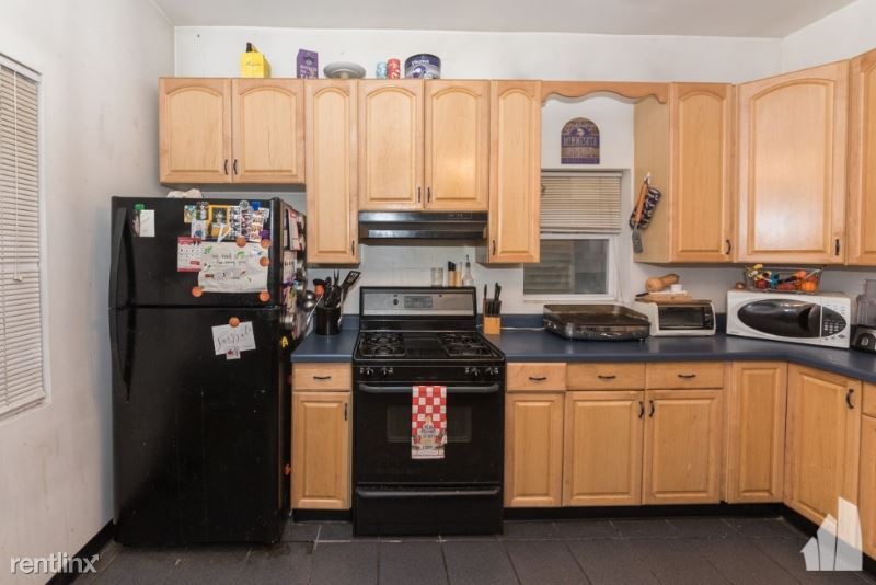 1124 W Roscoe St in Chicago, IL - Building Photo