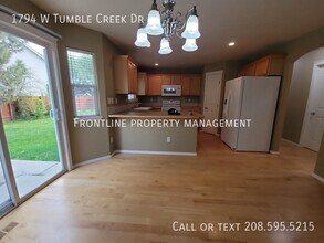 1794 W Tumble Creek Dr in Meridian, ID - Building Photo - Building Photo