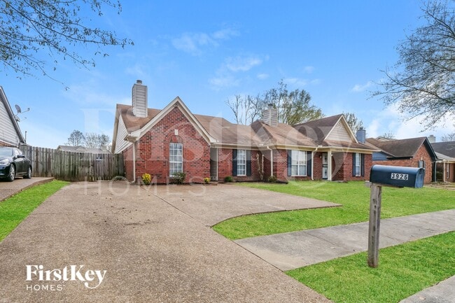 3926 Oak Branch Cir W in Memphis, TN - Foto de edificio - Building Photo