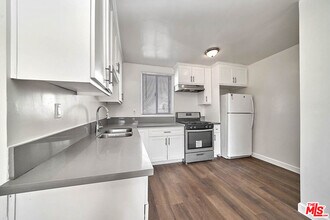 3919 Halldale Ave in Los Angeles, CA - Building Photo - Building Photo