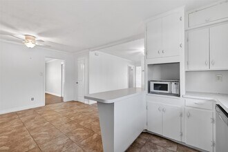 703 Coryell St in League City, TX - Building Photo - Building Photo