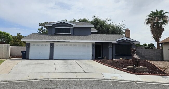 property at 4585 Casa Mia Cir