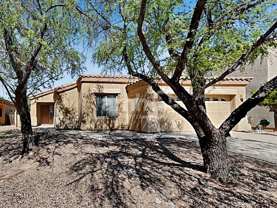6661 E Gehrig Ln in Tucson, AZ - Building Photo
