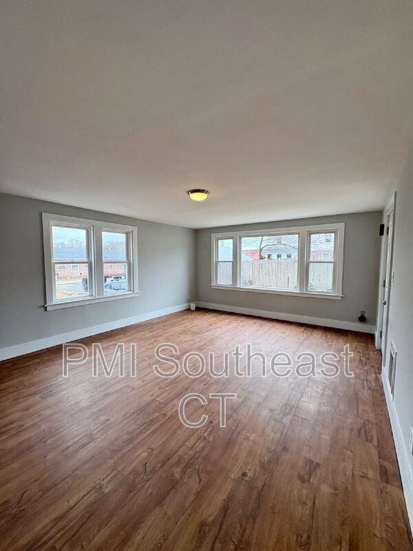 41R Boston Post Rd in Waterford, CT - Building Photo - Building Photo