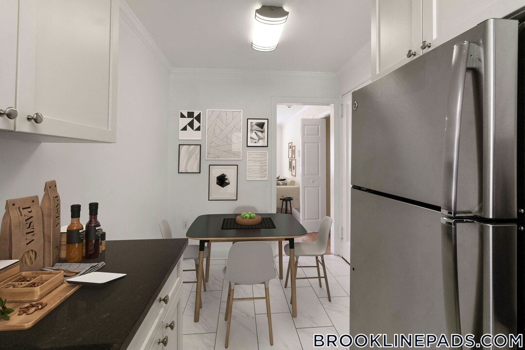 78 St Paul St in Brookline, MA - Building Photo