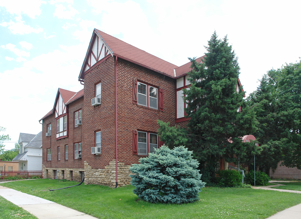 400 SW Topeka Blvd in Topeka, KS - Building Photo