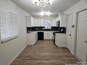 5127 Timberbranch St in San Antonio, TX - Building Photo - Building Photo