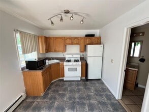 46 Glen Ln in Kings Park, NY - Building Photo - Building Photo
