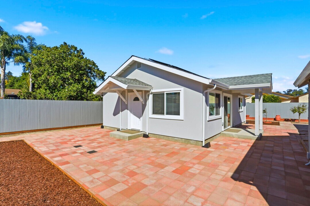 28 Amesti Rd in Watsonville, CA - Building Photo