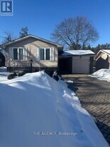 63 Centre St E in Richmond Hill, ON - Building Photo