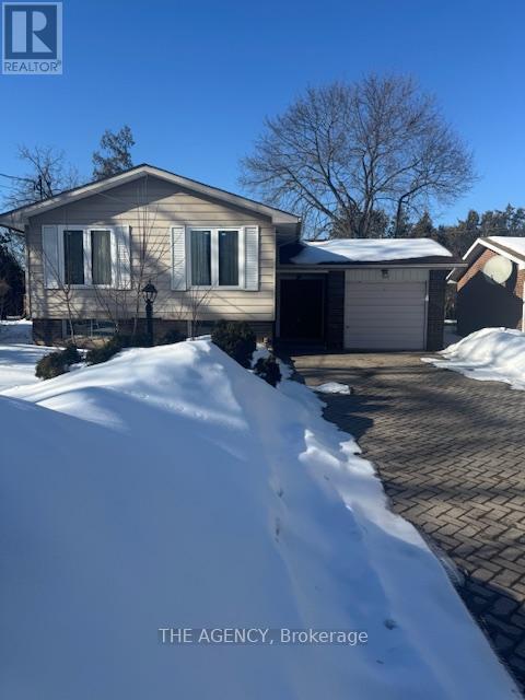 63 Centre St E in Richmond Hill, ON - Building Photo