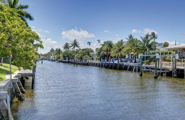 2041 Coral Reef Dr in Pompano Beach, FL - Building Photo - Building Photo