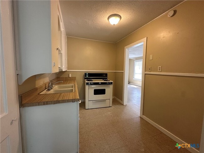 property at 908 Pecan St