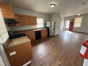 112 Laurel St in Beverly, NJ - Building Photo - Building Photo