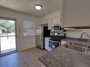 1620 W Braker Ln in Austin, TX - Building Photo - Building Photo
