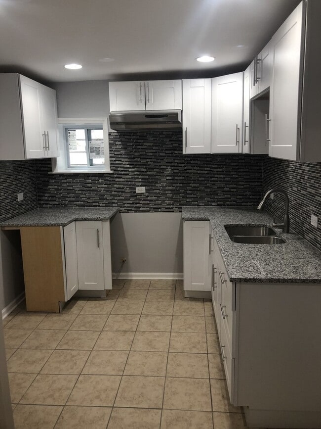 3302 S Hamilton Ave in Chicago, IL - Building Photo - Building Photo