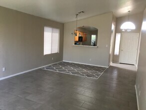 528 E Cantebria Dr in Gilbert, AZ - Building Photo - Building Photo