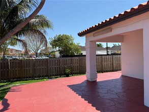 19851 NW 82nd Ct in Hialeah, FL - Building Photo - Building Photo