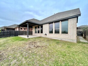 351 Natchez Dr in Buda, TX - Building Photo - Building Photo