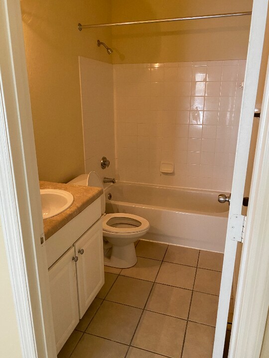 5057 NW 44th Ln in Gainesville, FL - Building Photo