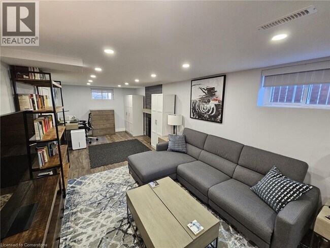 141 Marcella Crescent in Hamilton, ON - Building Photo - Building Photo