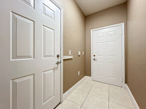 2586 Grand Central Pky in Orlando, FL - Building Photo - Building Photo