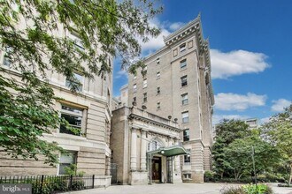 2022 Columbia Rd NW in Washington, DC - Building Photo - Building Photo