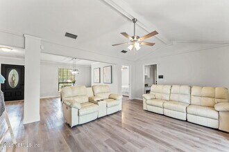 9783 Viceroy Dr E in Jacksonville, FL - Building Photo - Building Photo