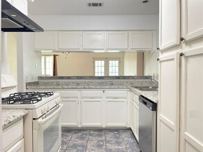 1603 Brook Meadow Dr in La Porte, TX - Foto de edificio - Building Photo