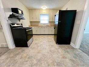 210 Breckenridge Ln in Louisville, KY - Building Photo - Building Photo