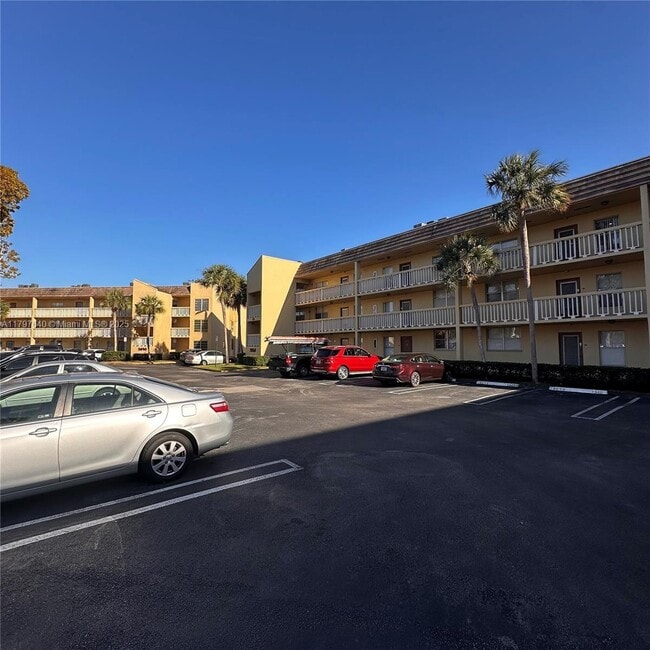 5860 NW 64th Ave in Tamarac, FL - Building Photo - Building Photo