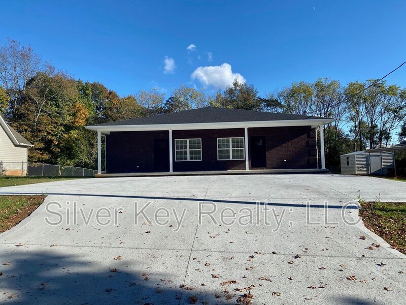 427 Sterling Rd in Athens, TN - Building Photo