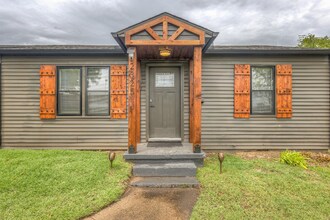 2325 W Easton St in Tulsa, OK - Building Photo - Building Photo