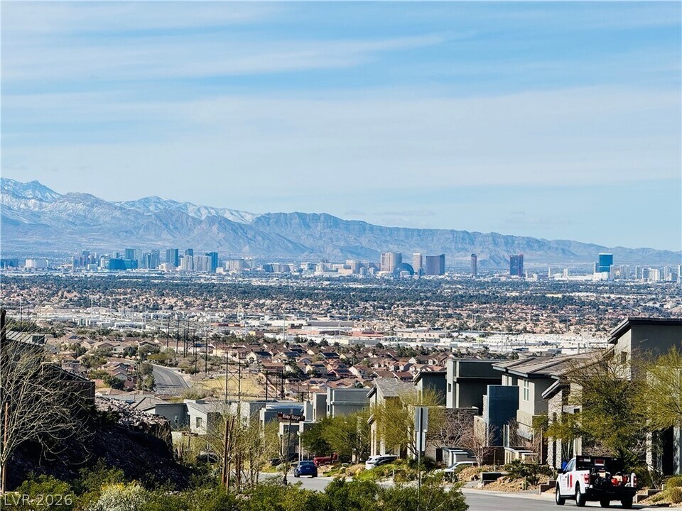 338 Kandinsky Ct in Henderson, NV - Building Photo