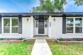 5807 Dumfries Dr in Houston, TX - Building Photo - Building Photo