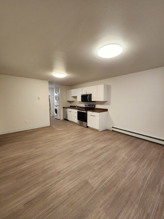 211 1st Ave NW in Hankinson, ND - Building Photo