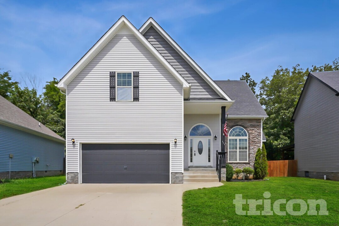 646 Fox Hound Dr in Clarksville, TN - Building Photo