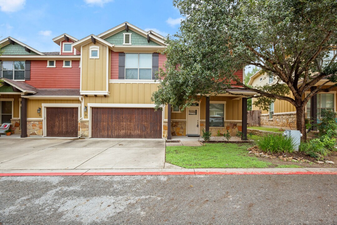 6708 Menchaca Rd in Austin, TX - Building Photo
