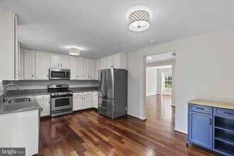 1426 Anna Marie Ct in Annapolis, MD - Foto de edificio - Building Photo