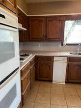 908 Sycamore Dr in Burkburnett, TX - Foto de edificio - Building Photo