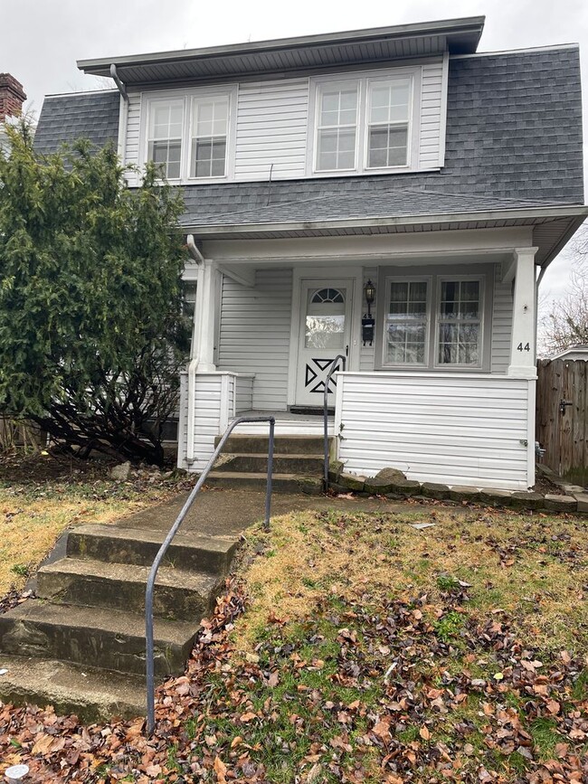 property at 44 E Parkwood Dr
