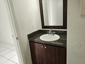 6961 W 14th Ct, Unit 6961 W  14th Ct. in Hialeah, FL - Foto de edificio - Building Photo