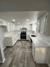 351-360 N Capitola Ct in Porterville, CA - Building Photo - Building Photo