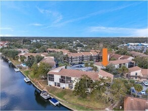 6311 Newtown Cir, Unit 11B1 in Tampa, FL - Building Photo - Building Photo